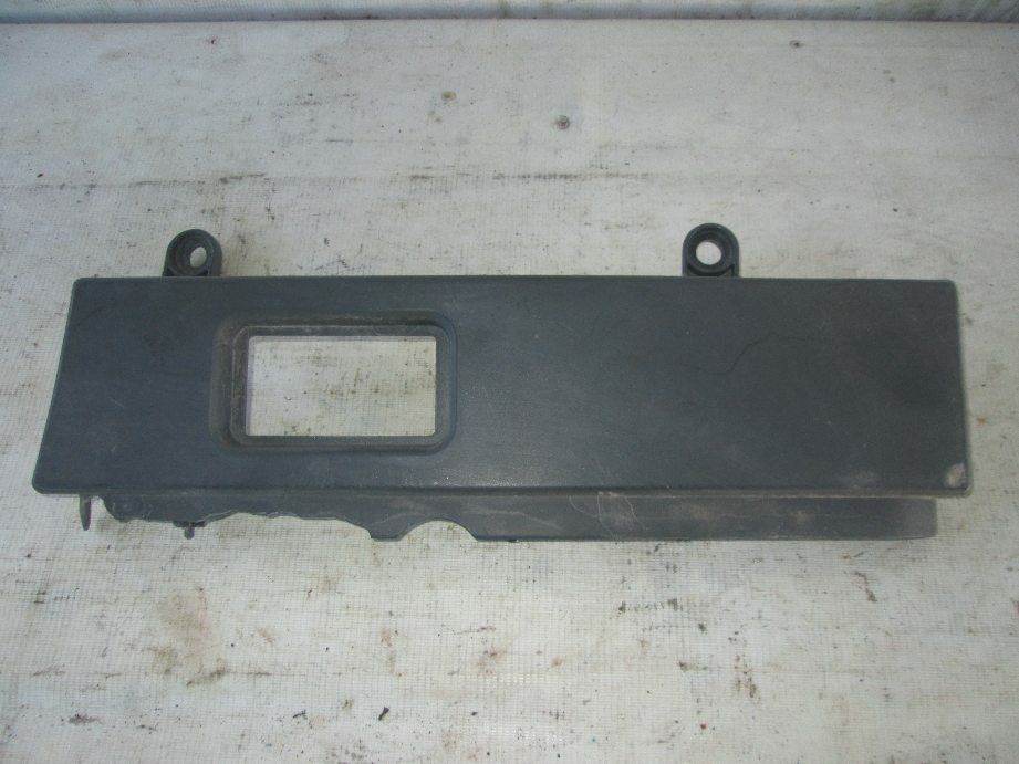 накладка левого корпуса ступеней б/у \ обломан край - 1